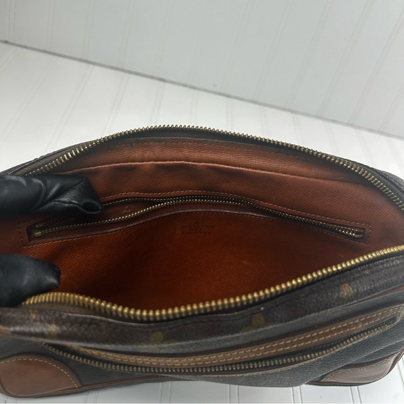 Louis Vuitton
Marly Dragonne GM Clutch Bag - Picture 10 of 14